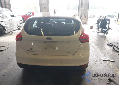 2018 Ford Focus Sel z USA, uszkodzony, nr VIN 1FADP3M21JL231019